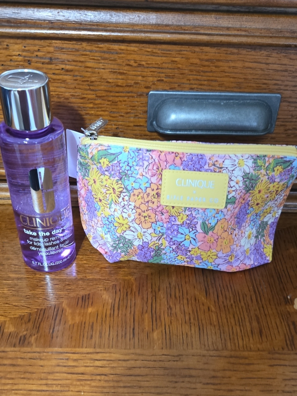 Clinique Purple Makeup Remover with Floral Cosmetic Pouch& Makeup